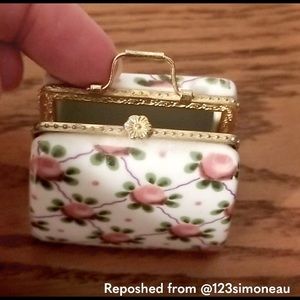 Porcelain Purse-shaped Trinket Box